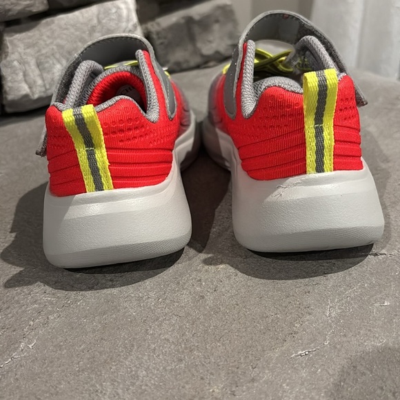 Skechers machine washable velcro closure, pull tab, cushioned sneakers, play - Picture 4 of 12